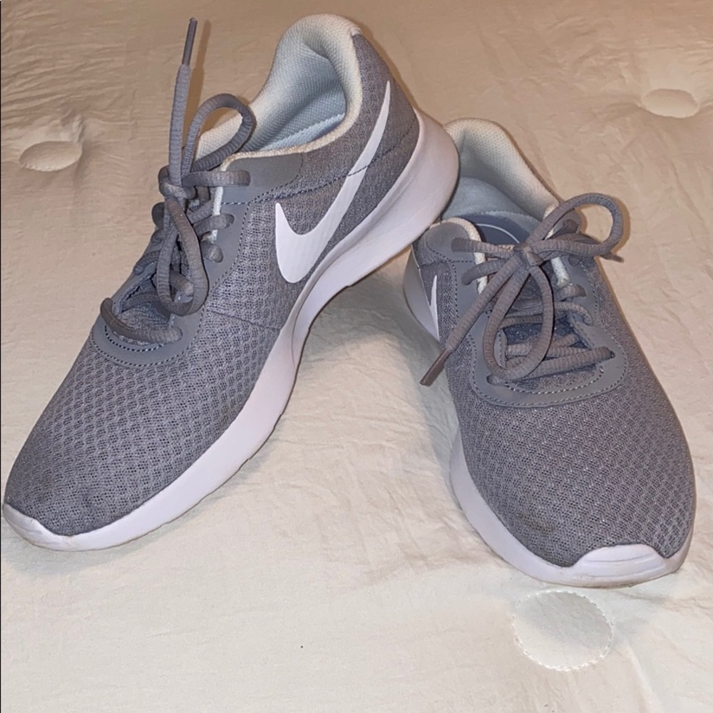 WMNS NIKE TANJUN SZ 9